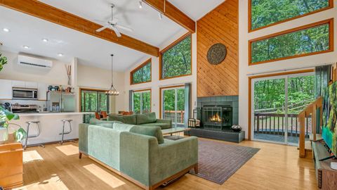 106 Stowe Lane Tafton PA 18464