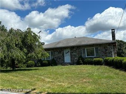 Homes For Sale - 2324 Lake Minsi Drive<br/> Bangor, PA 18013