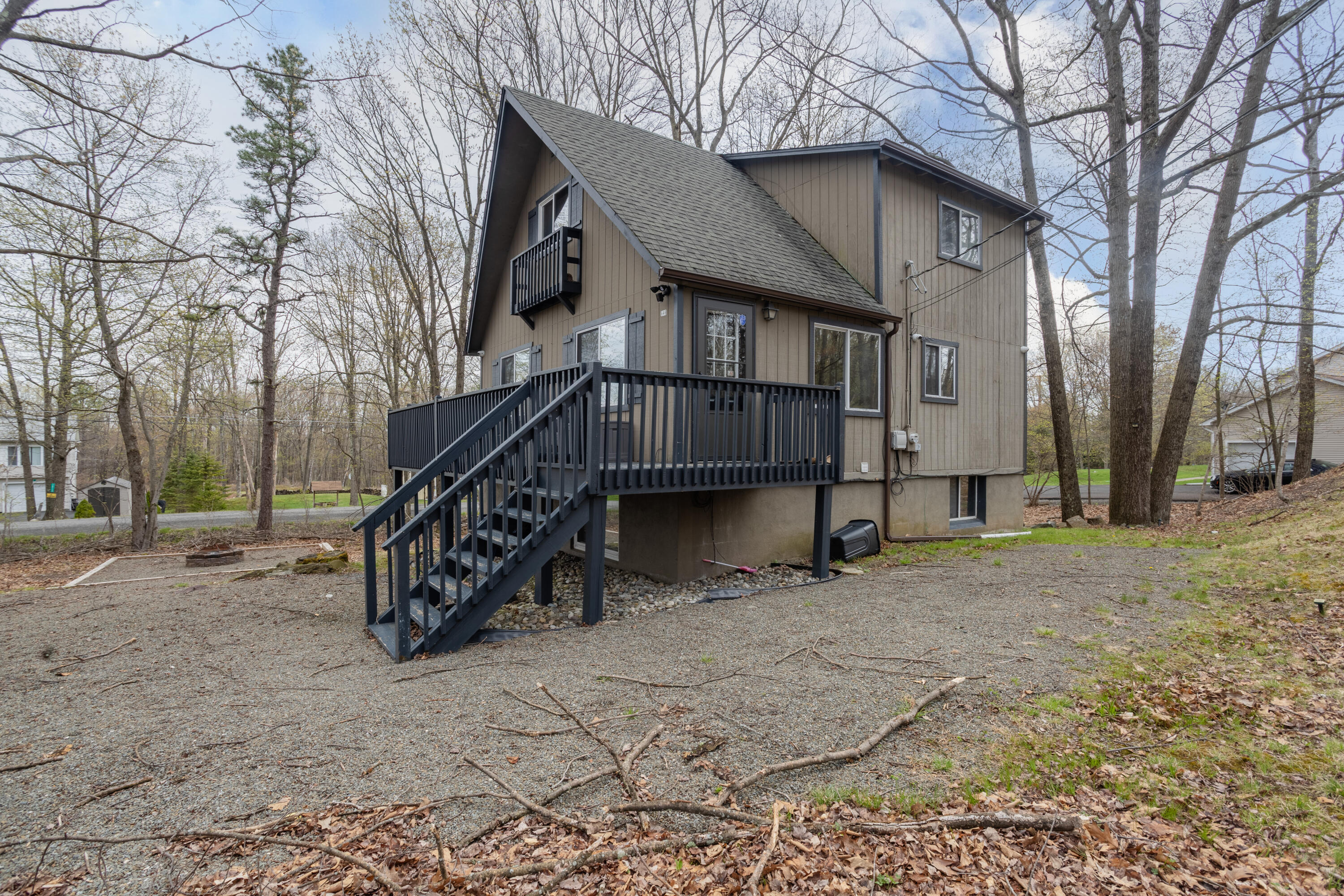 1738 Clover Road, Long Pond, Pennsylvania image 2