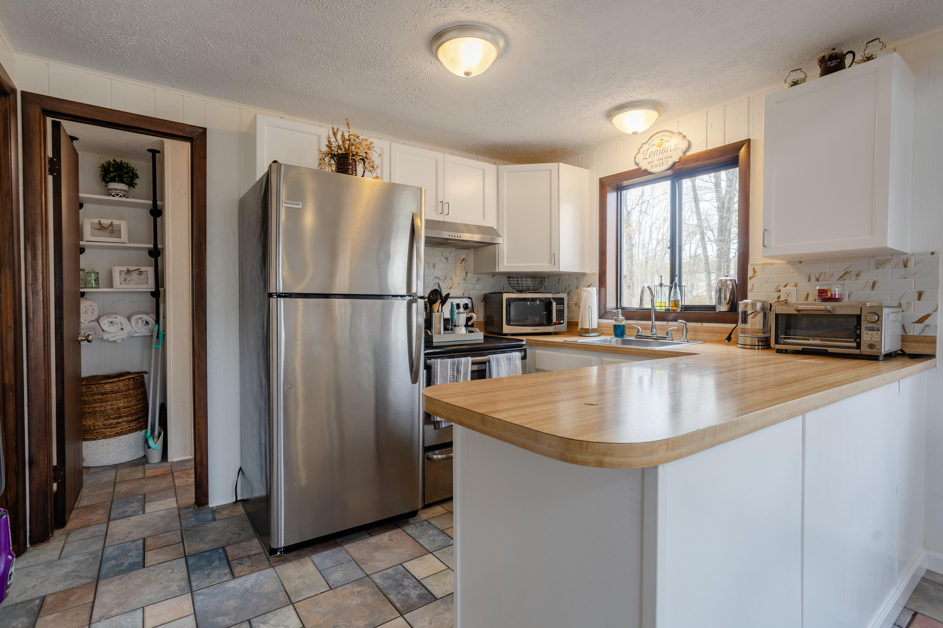 1738 Clover Road, Long Pond, Pennsylvania image 4