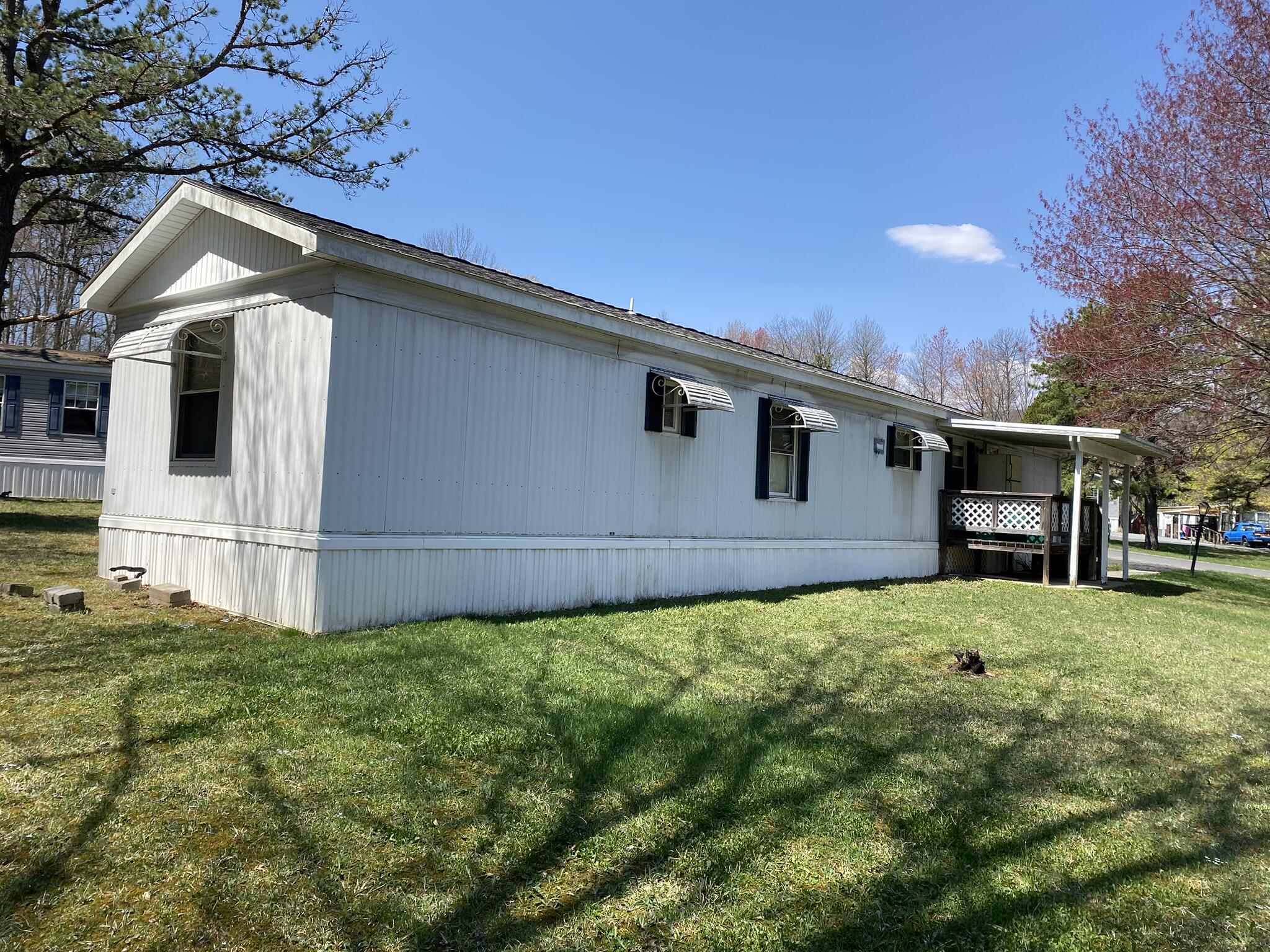 206 Creekside Manor Drive, Lehighton, Pennsylvania image 1