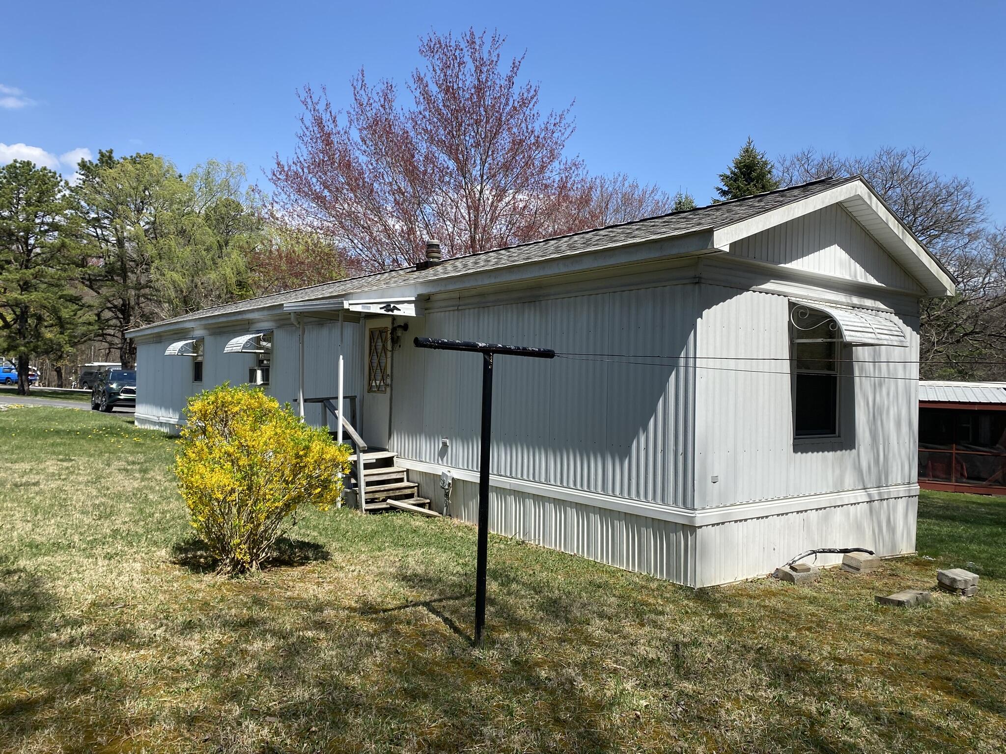 206 Creekside Manor Drive, Lehighton, Pennsylvania image 2