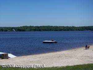 Delaware Trail A 25 Trail, Pocono Lake, Pennsylvania image 4
