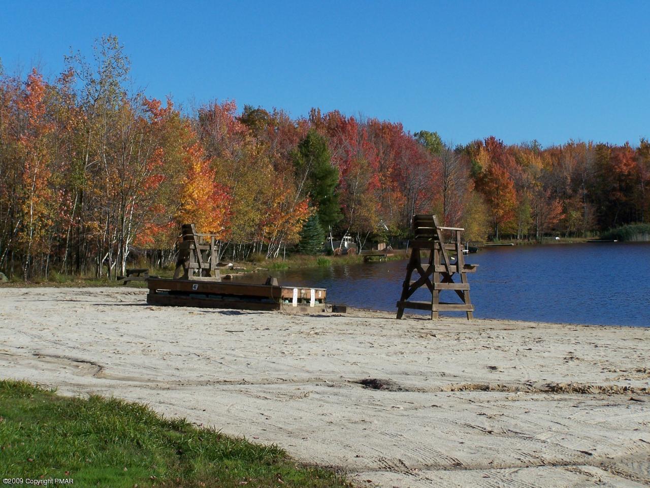 Delaware Trail A 25 Trail, Pocono Lake, Pennsylvania image 5
