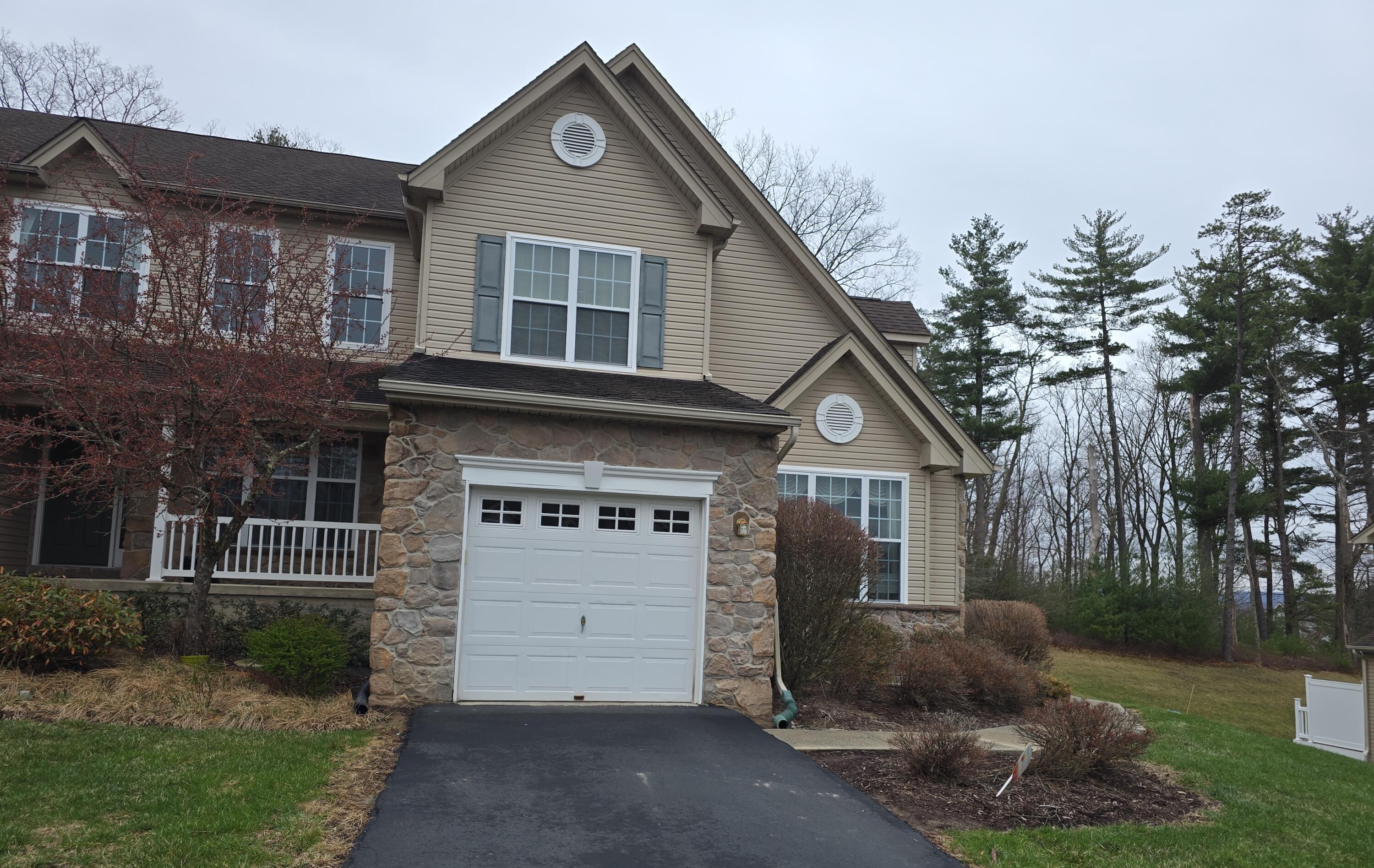 1712 Big Ridge Drive, East Stroudsburg, Pennsylvania image 1