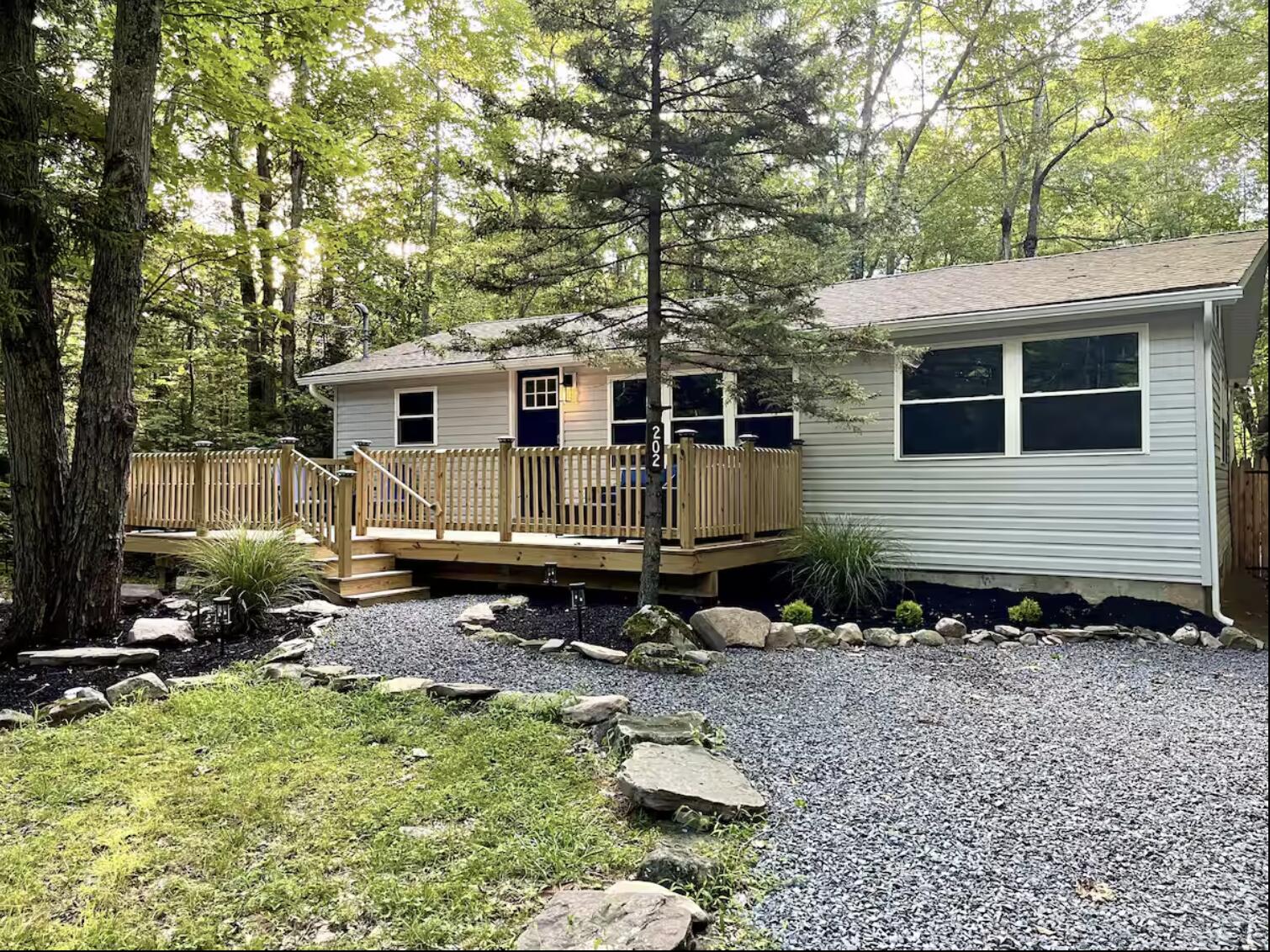 202 Owassa Drive, Pocono Lake, Pennsylvania image 5