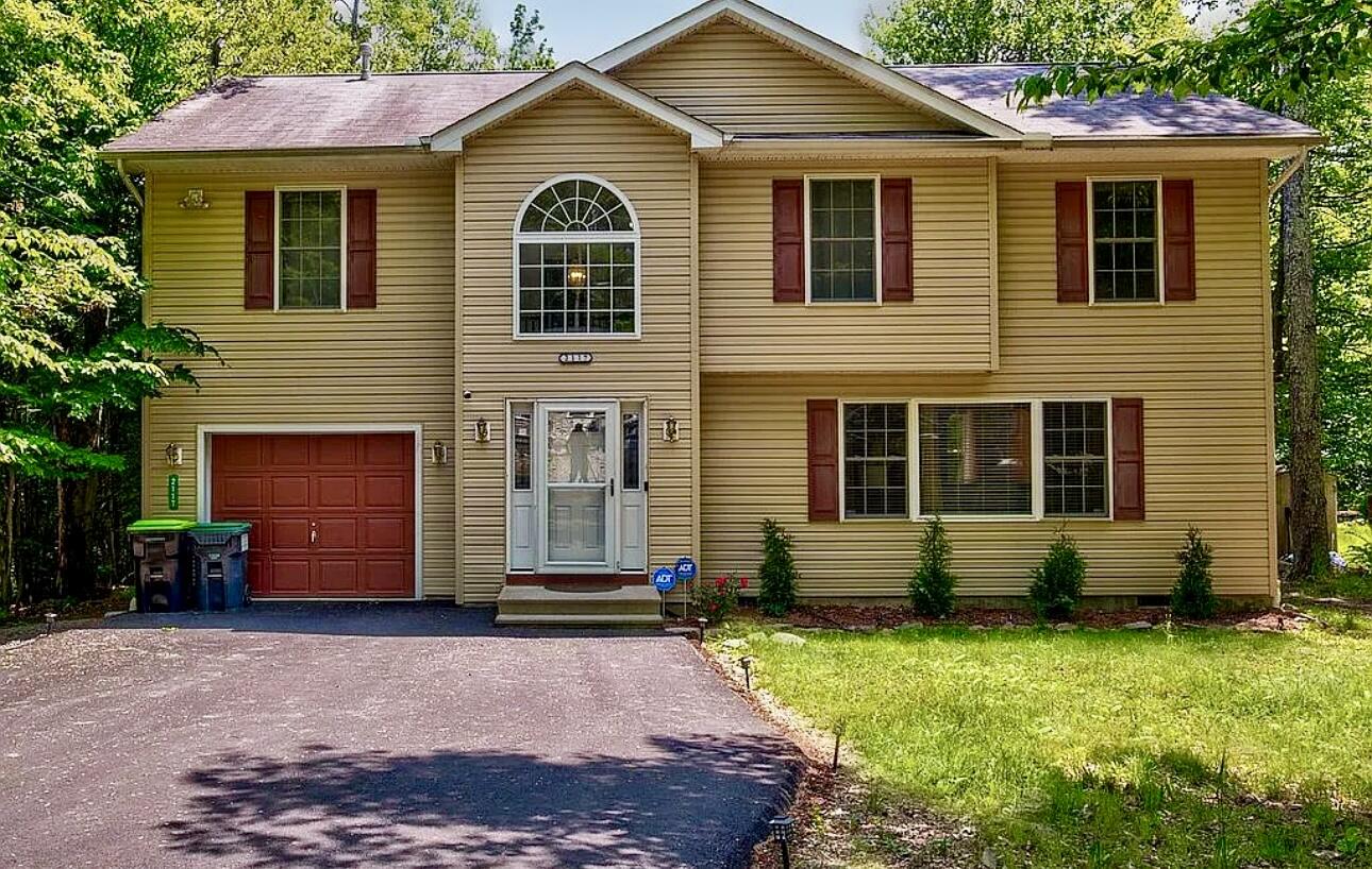2117 Warwick Circle, Tobyhanna, Pennsylvania image 1