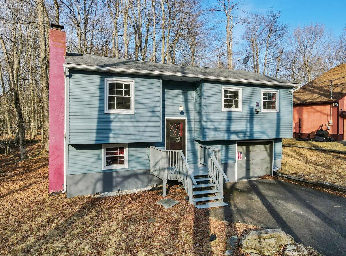 2609 Foxledge Drive, Tobyhanna, Pennsylvania image 2