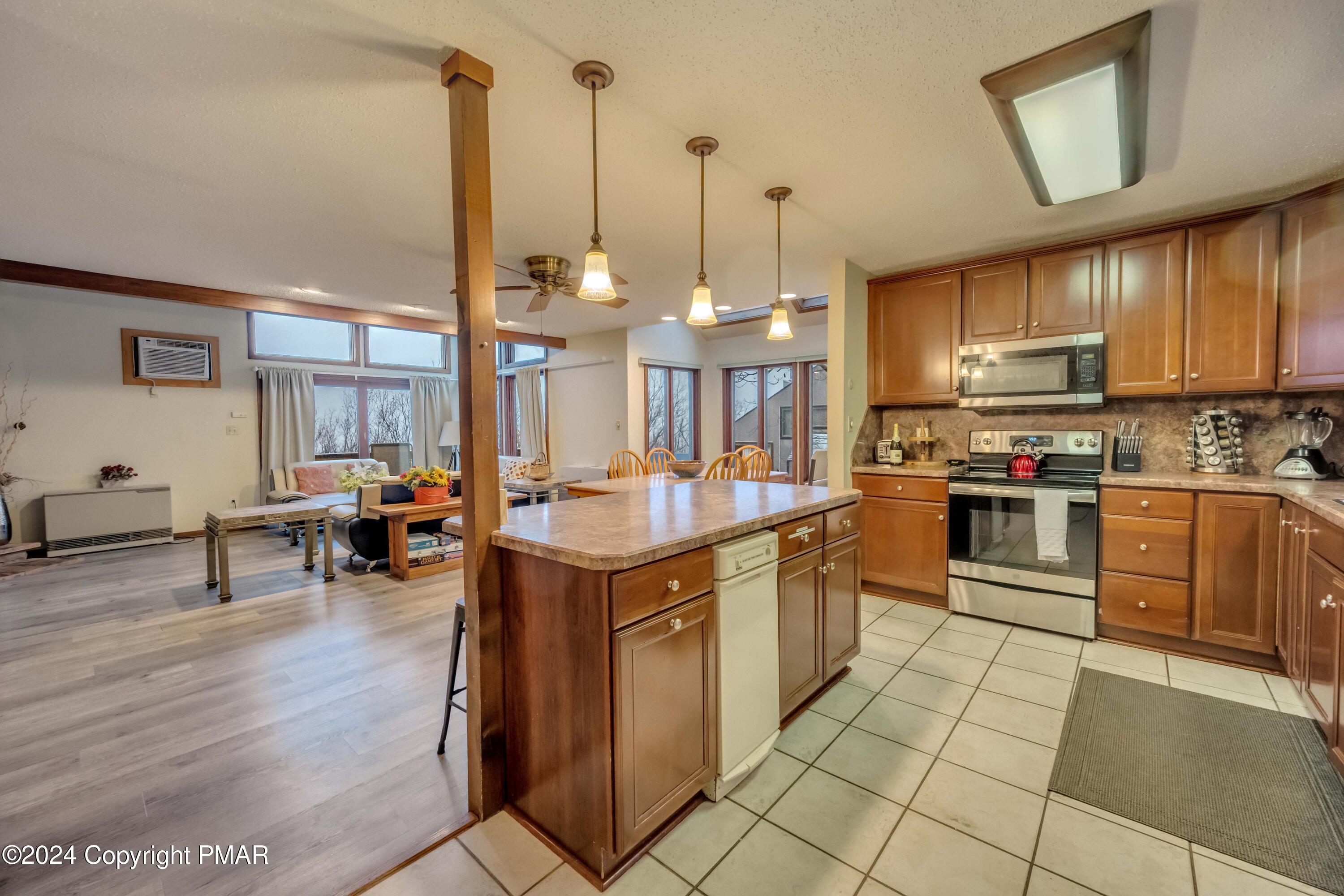 295 Overlook Way, Tannersville, Pennsylvania image 4