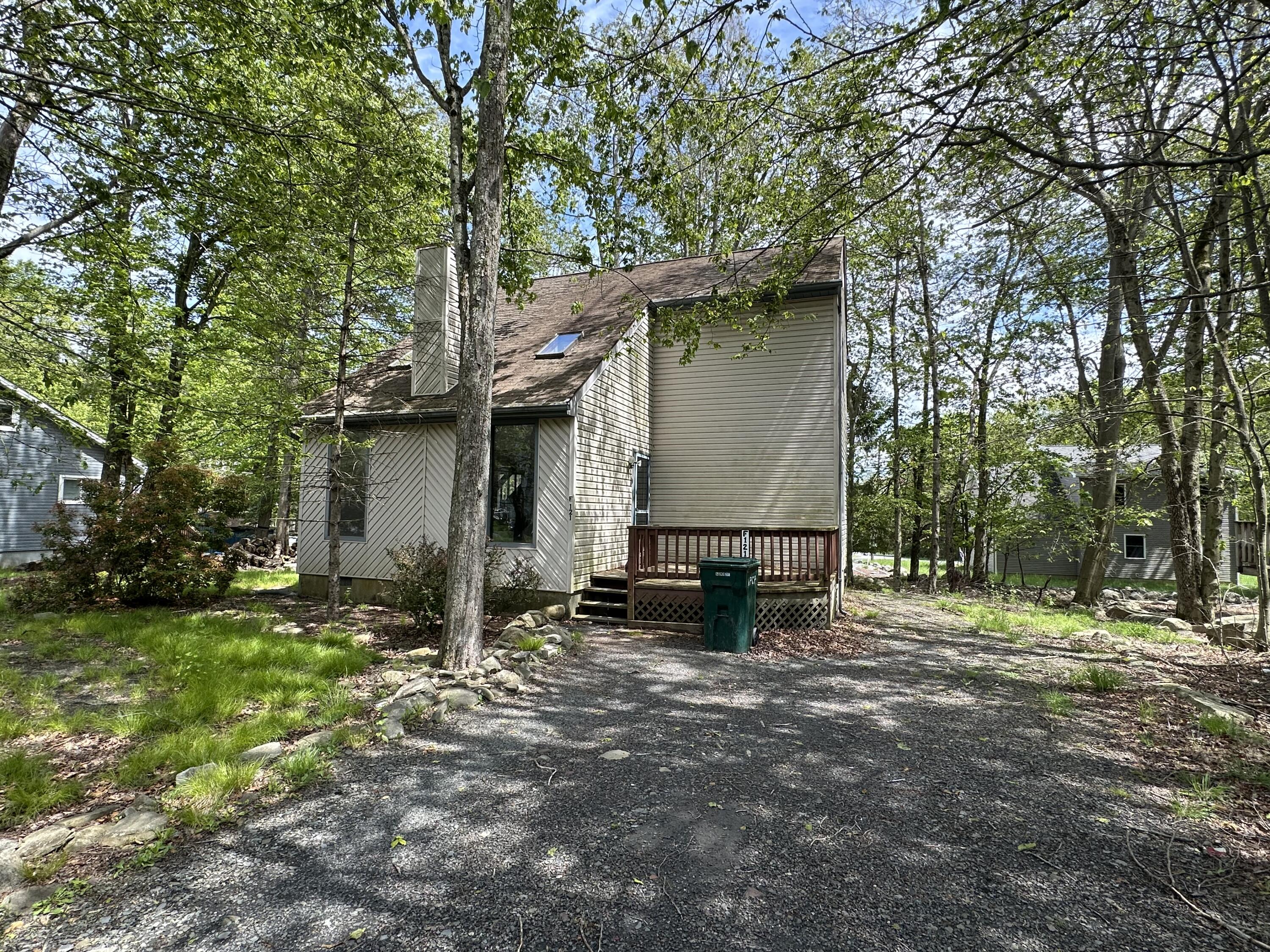 485 Country Place Drive, Tobyhanna, Pennsylvania image 2
