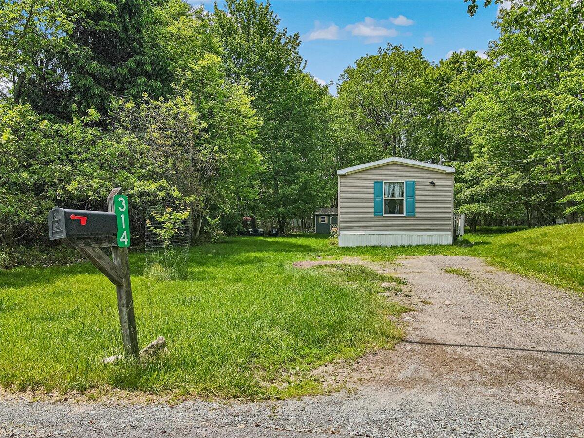 314 Summit Avenue, Pocono Summit, Pennsylvania image 46