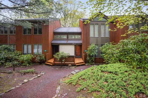 50 Doe Run Lake Harmony PA 18624