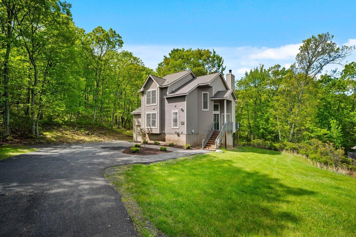 2210 Camelback Drive, Tannersville, Pennsylvania image 2