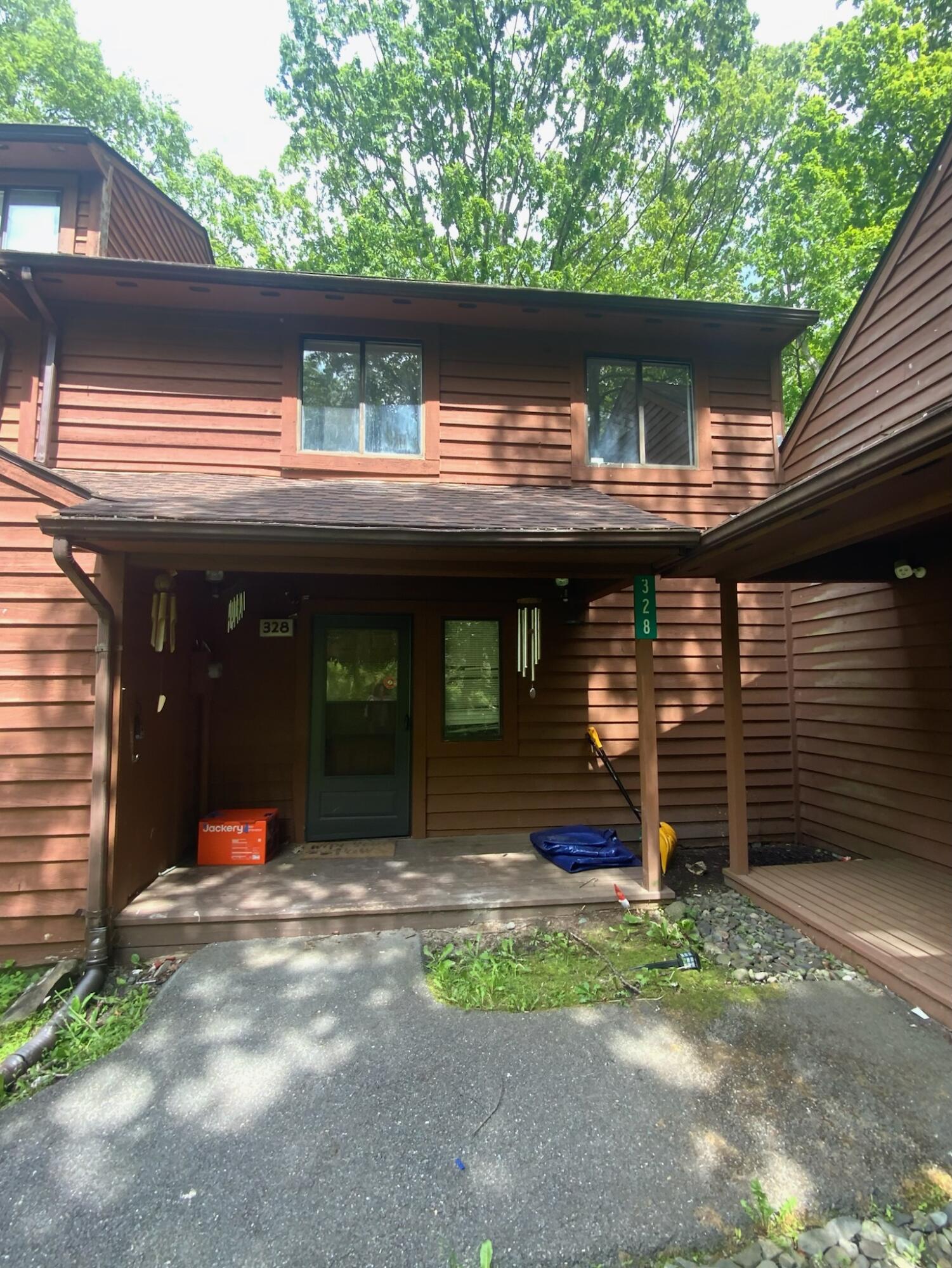 328 Crewe Court, Bushkill, Pennsylvania image 1