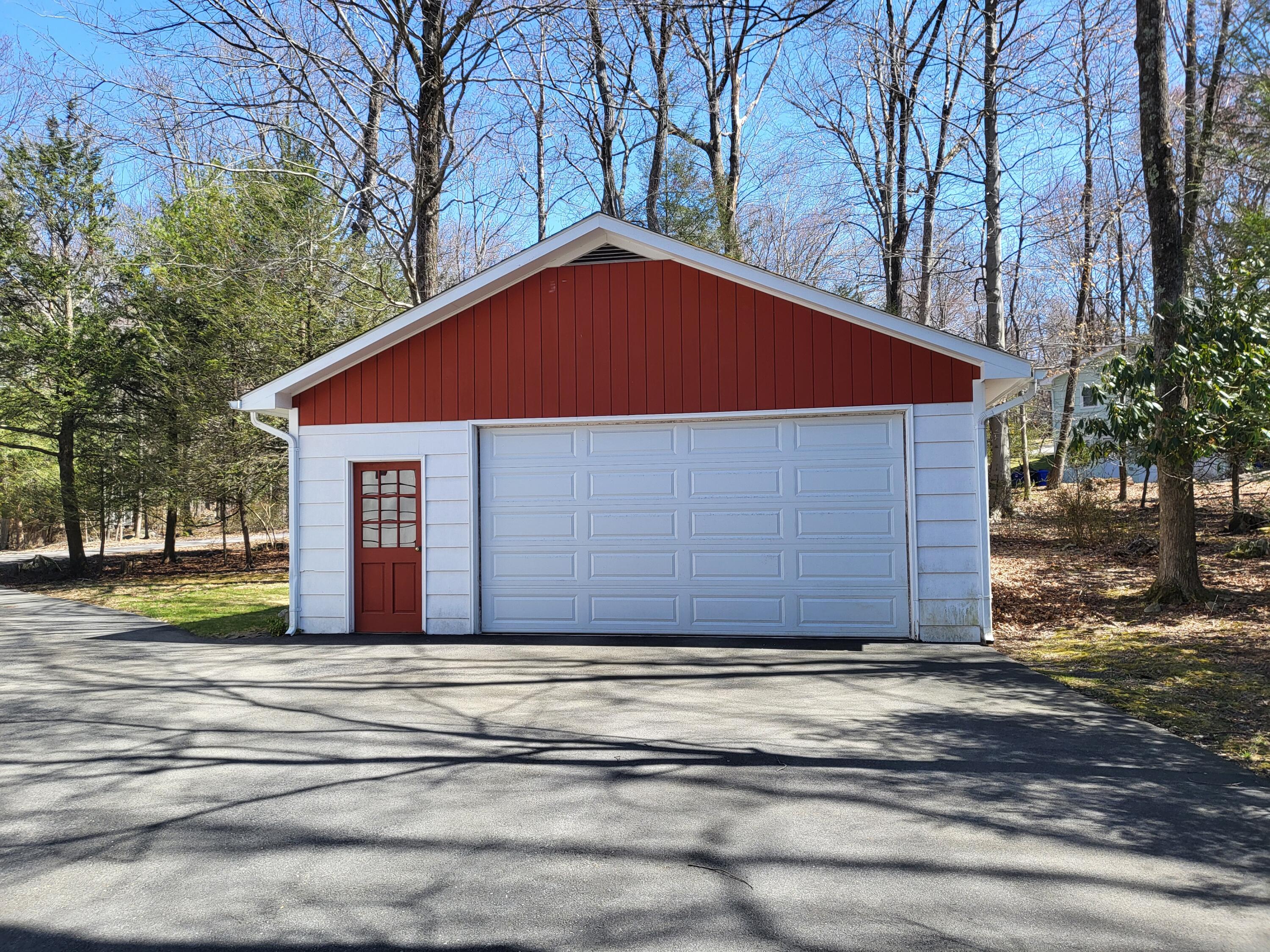 7425 W Dogwood Lane, Cresco, Pennsylvania image 4