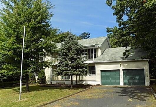 192 Mountain Top Circle, Bushkill, Pennsylvania image 1