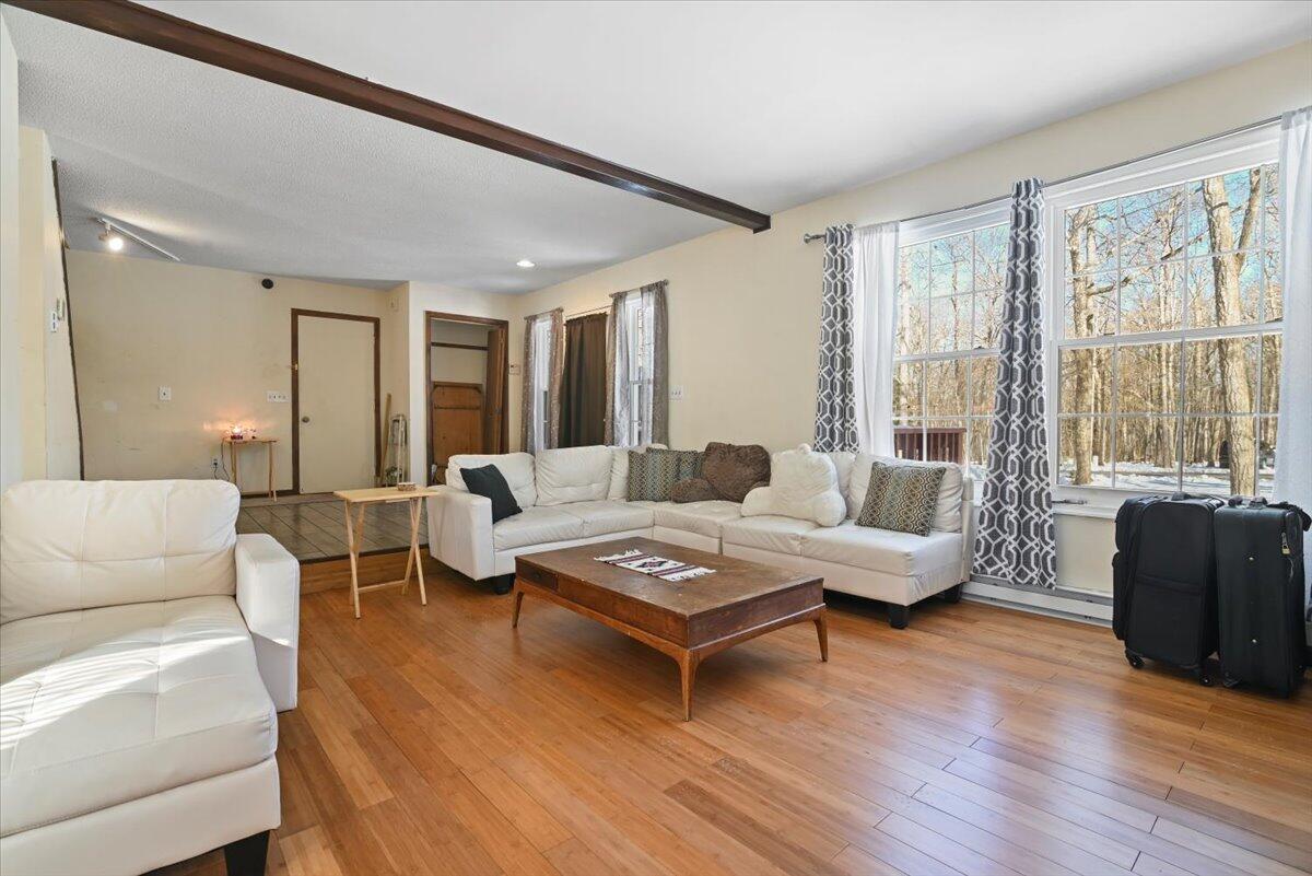 210 Oakenshield Drive, Tamiment, Pennsylvania image 14