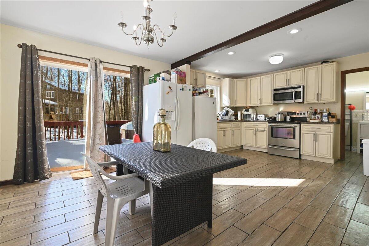 210 Oakenshield Drive, Tamiment, Pennsylvania image 15