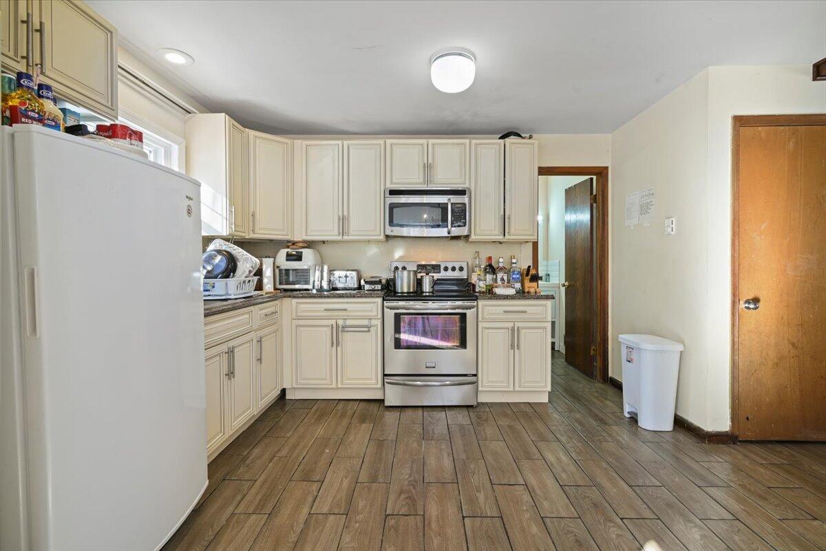 210 Oakenshield Drive, Tamiment, Pennsylvania image 18