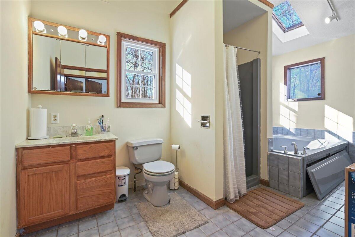 210 Oakenshield Drive, Tamiment, Pennsylvania image 25
