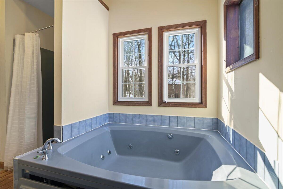 210 Oakenshield Drive, Tamiment, Pennsylvania image 26