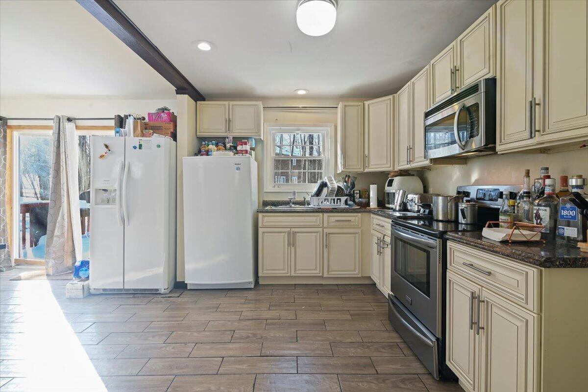 210 Oakenshield Drive, Tamiment, Pennsylvania image 20