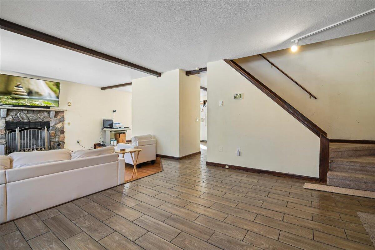 210 Oakenshield Drive, Tamiment, Pennsylvania image 9