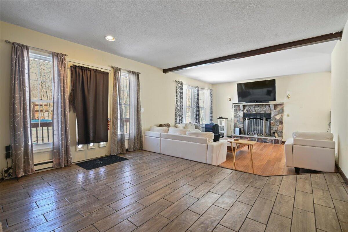 210 Oakenshield Drive, Tamiment, Pennsylvania image 10