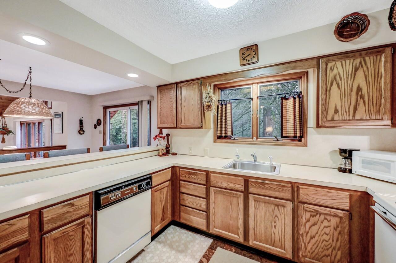 11 Dickey Mew, Albrightsville, Pennsylvania image 19