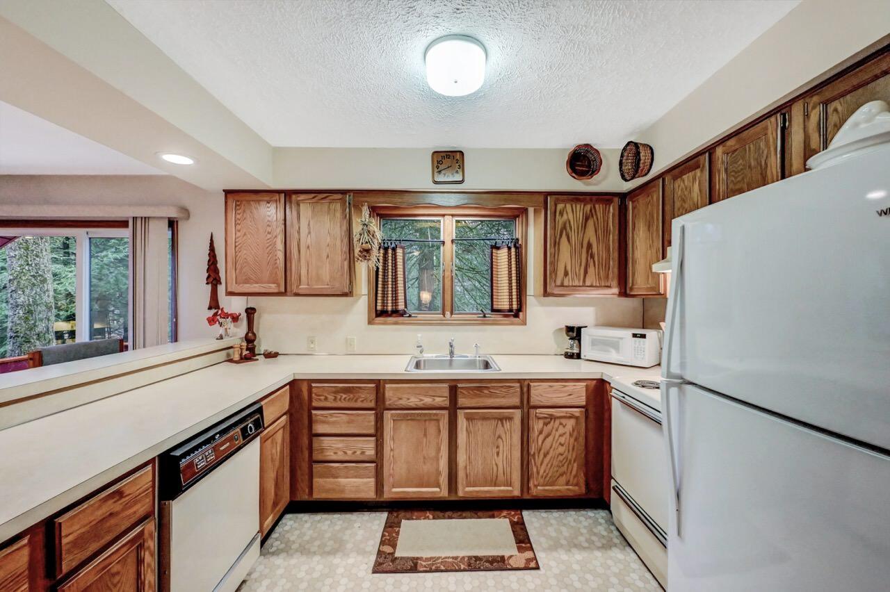 11 Dickey Mew, Albrightsville, Pennsylvania image 18