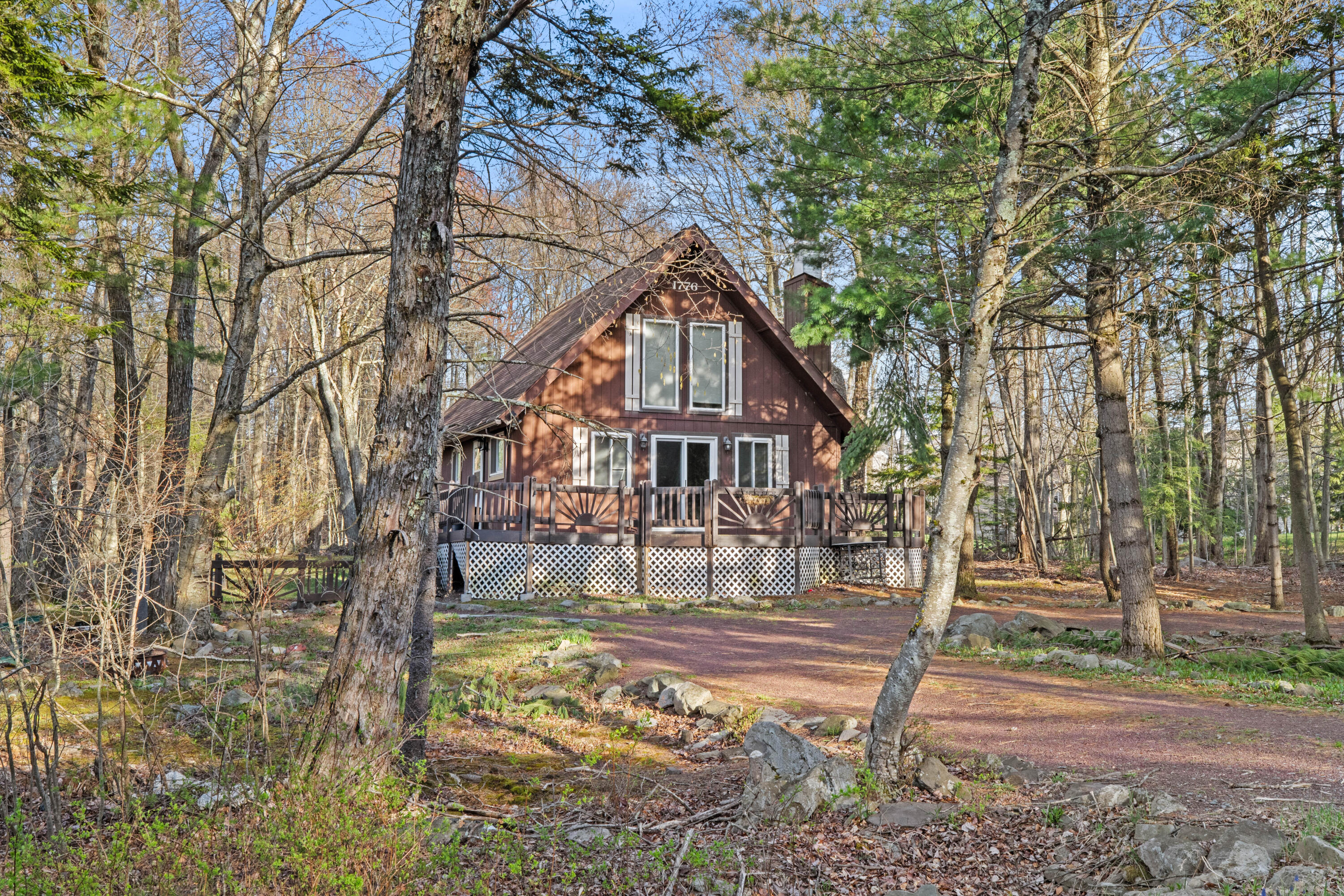 521 Cayuga Drive, Tobyhanna, Pennsylvania image 2