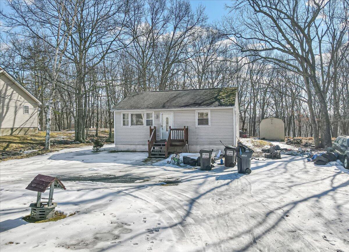 1148 Bluebird Lane, Bushkill, Pennsylvania image 3