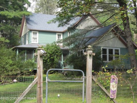 Homes For Sale - 642 Tulip Tree Lane<br/> Cresco, PA 18326