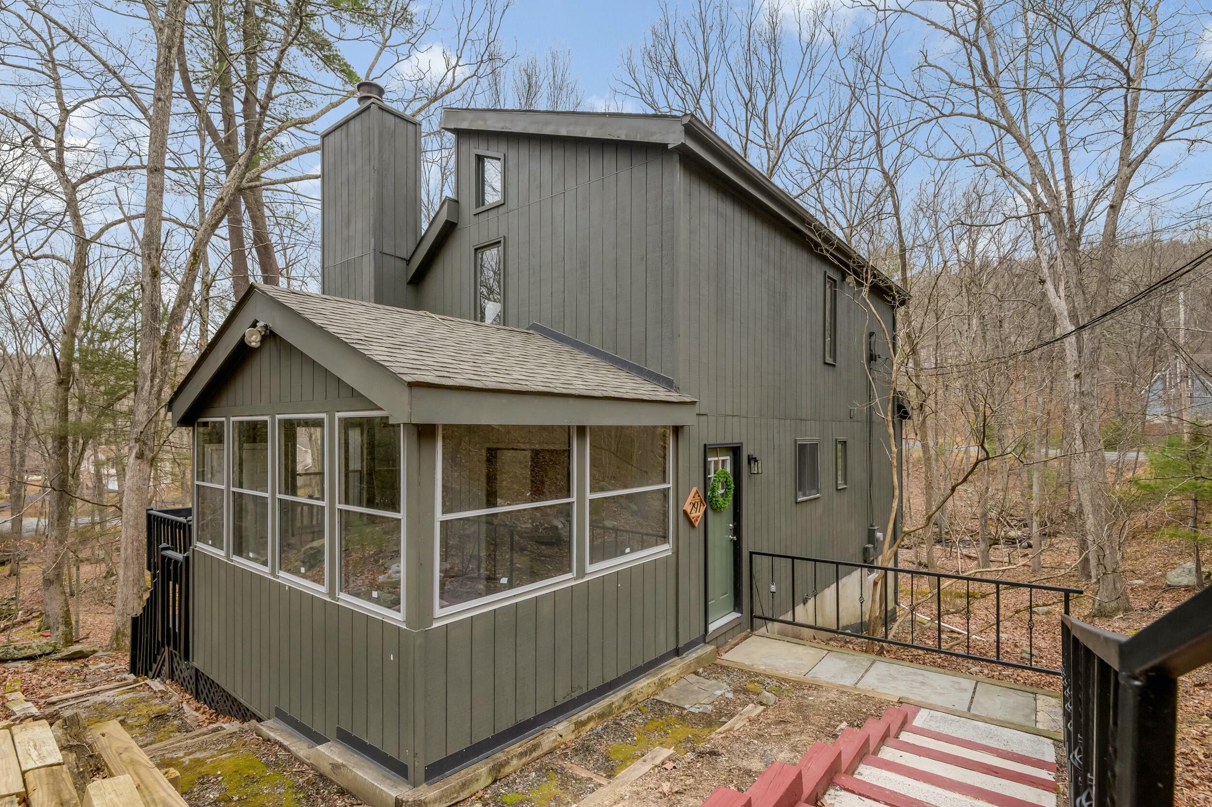 297 Brentwood Drive, Bushkill, Pennsylvania image 1
