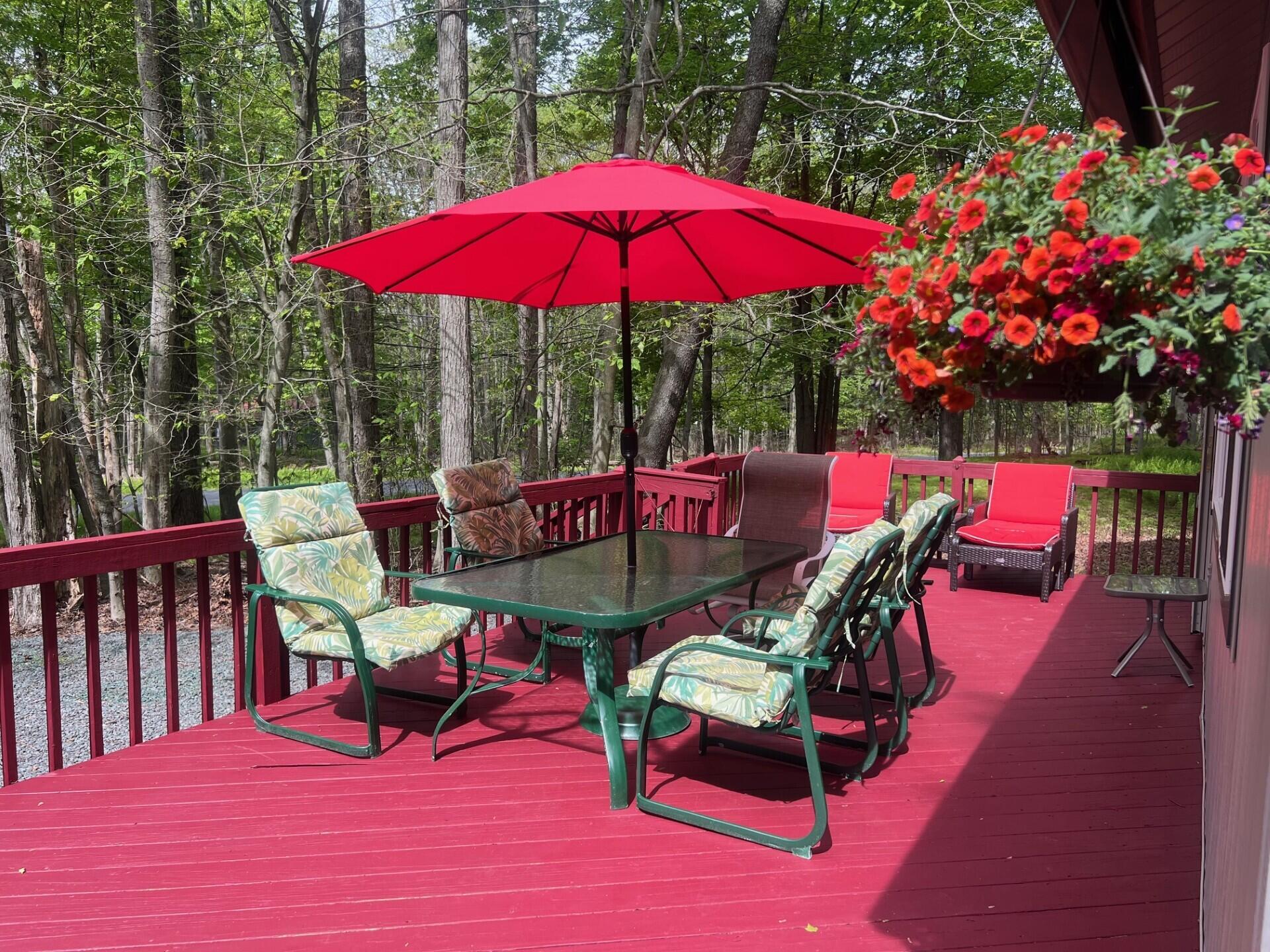 223 Outer Drive, Pocono Lake, Pennsylvania image 1