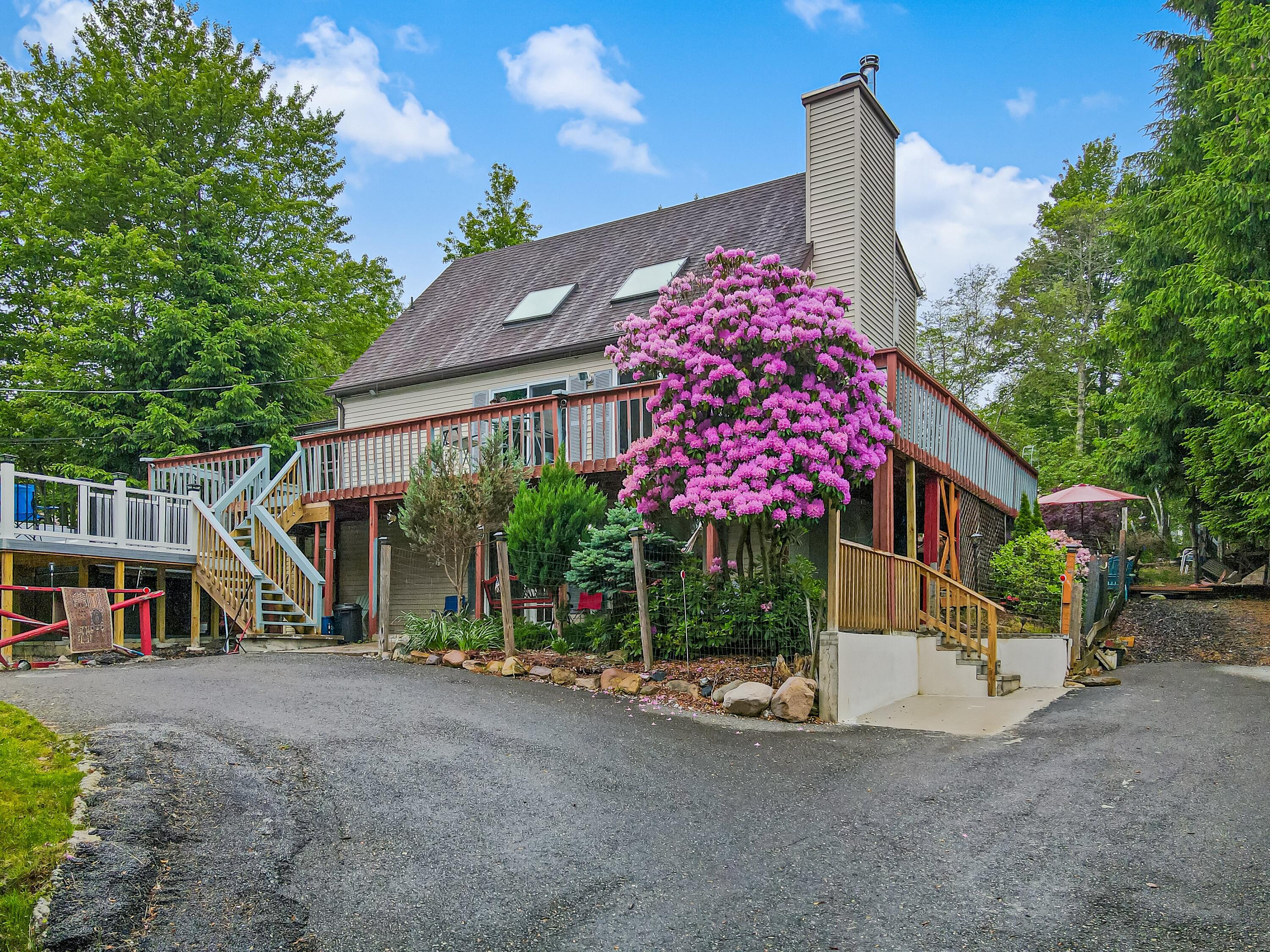 1651 Glade Drive, Long Pond, Pennsylvania image 2