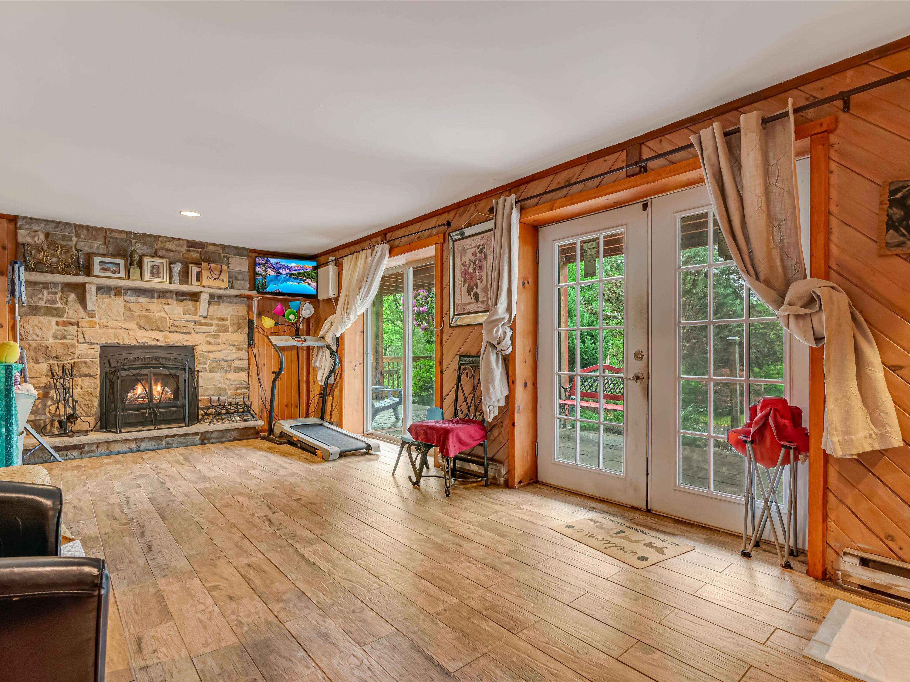 1651 Glade Drive, Long Pond, Pennsylvania image 48