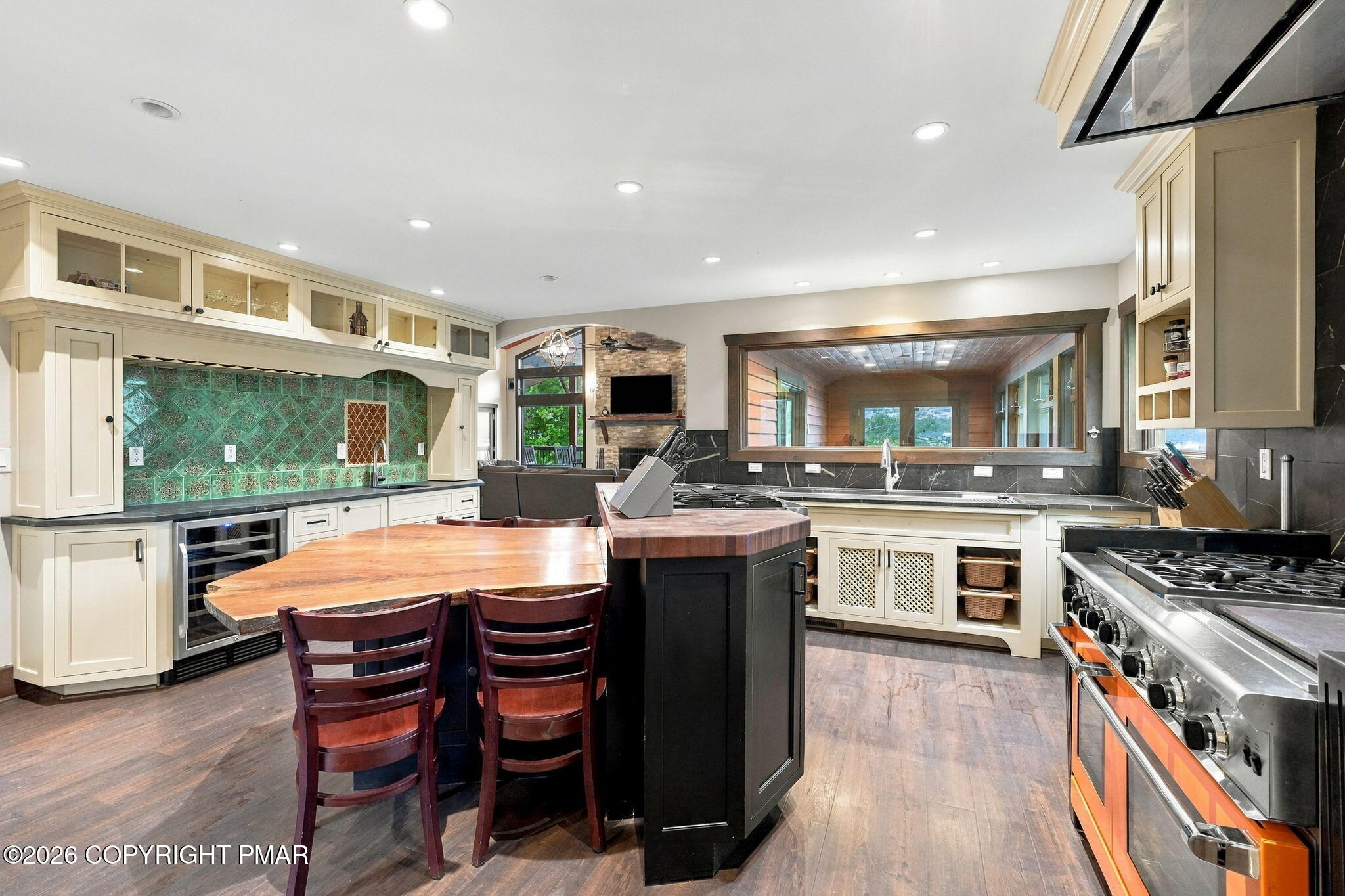 84 Longfellow Circle