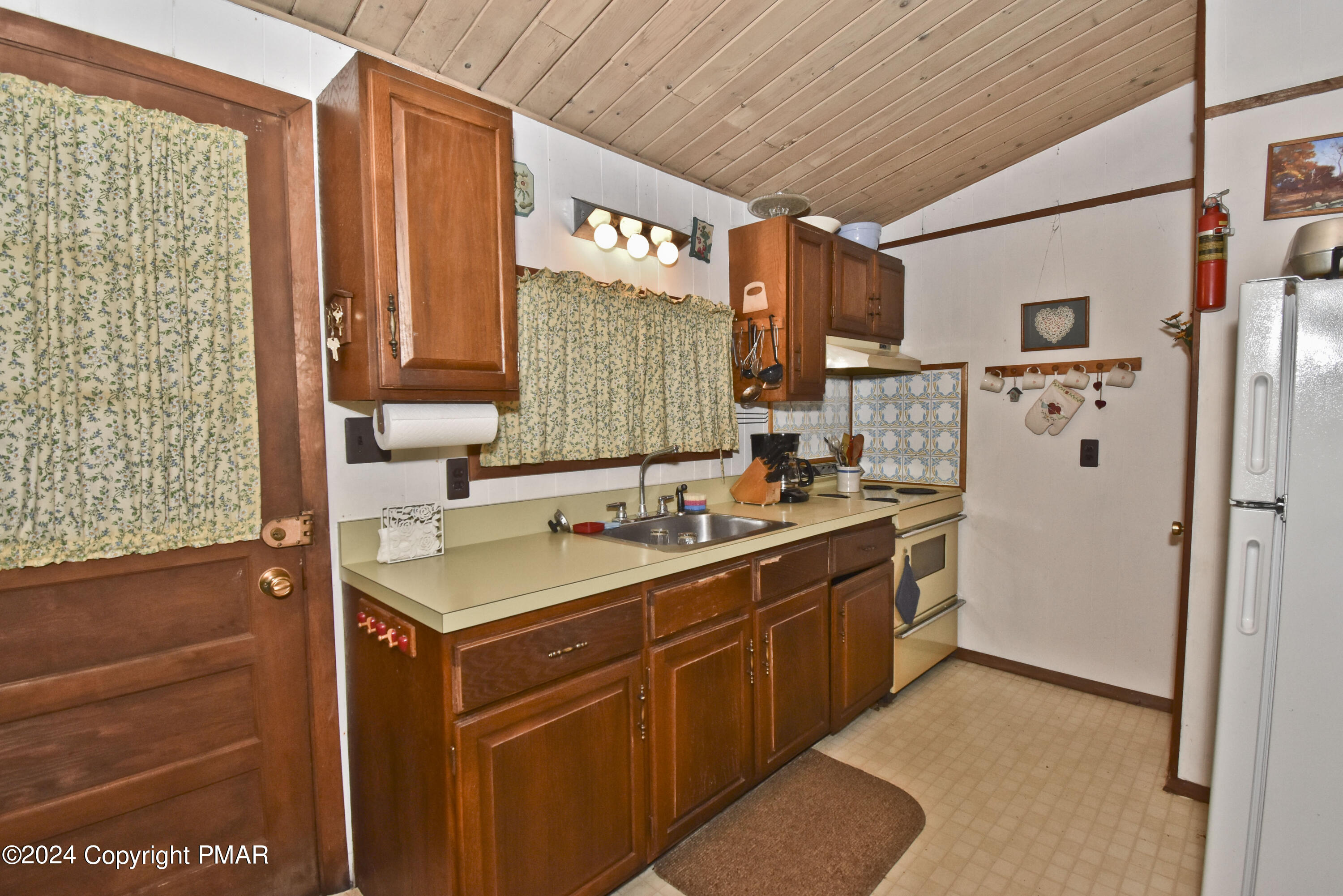 541 Hummingbird Court, Bushkill, Pennsylvania image 13