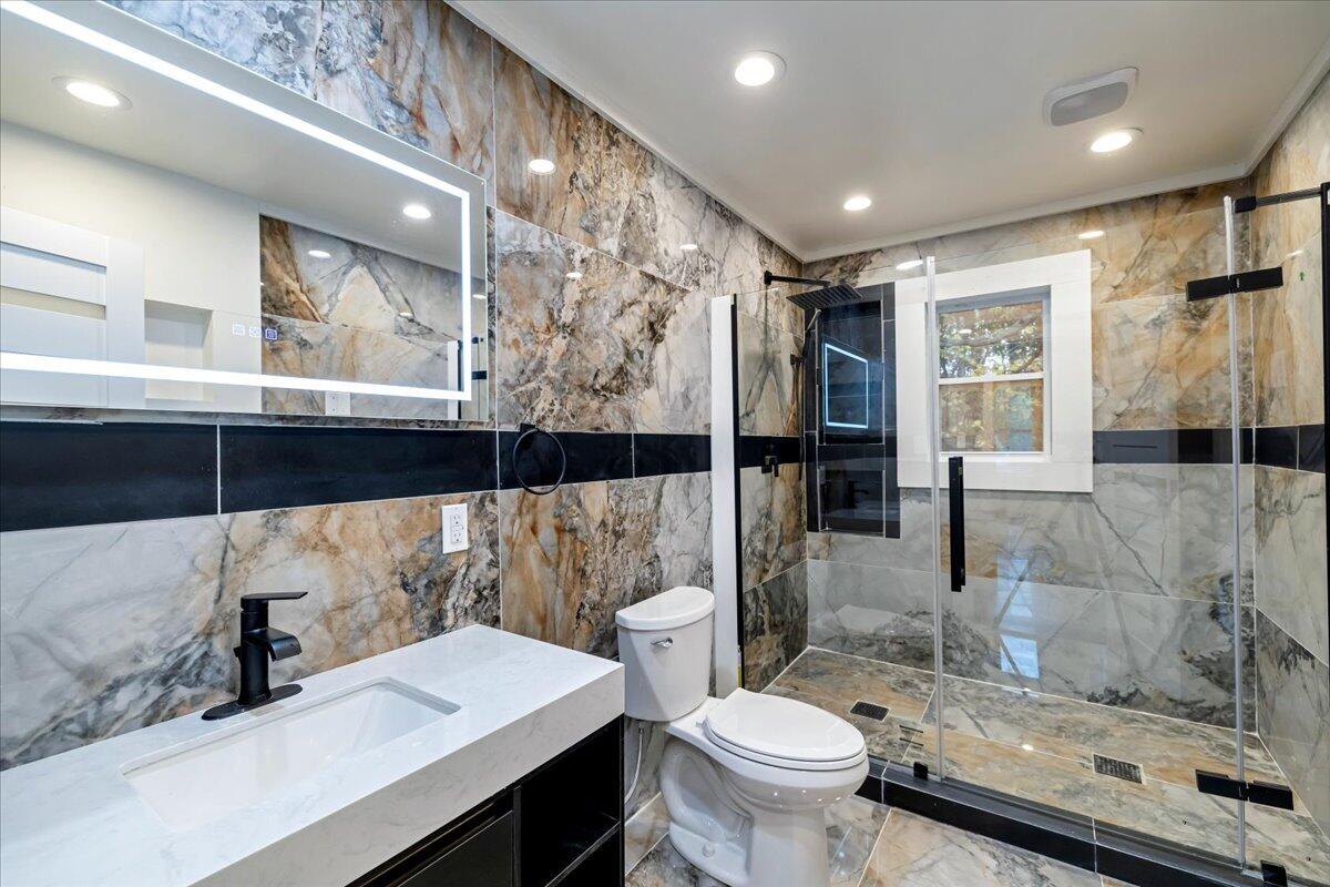 1174 Glade Drive Dr, Long Pond, Pennsylvania image 15