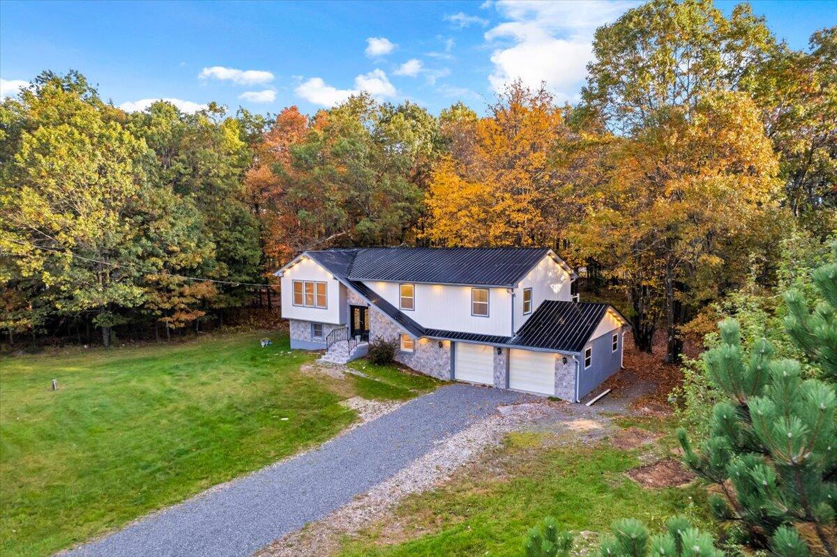 1174 Glade Drive Dr, Long Pond, Pennsylvania image 3