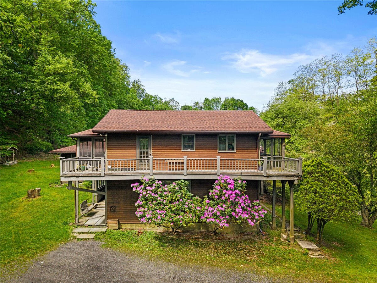927 Hickory Valley Road, Stroudsburg, Pennsylvania image 2