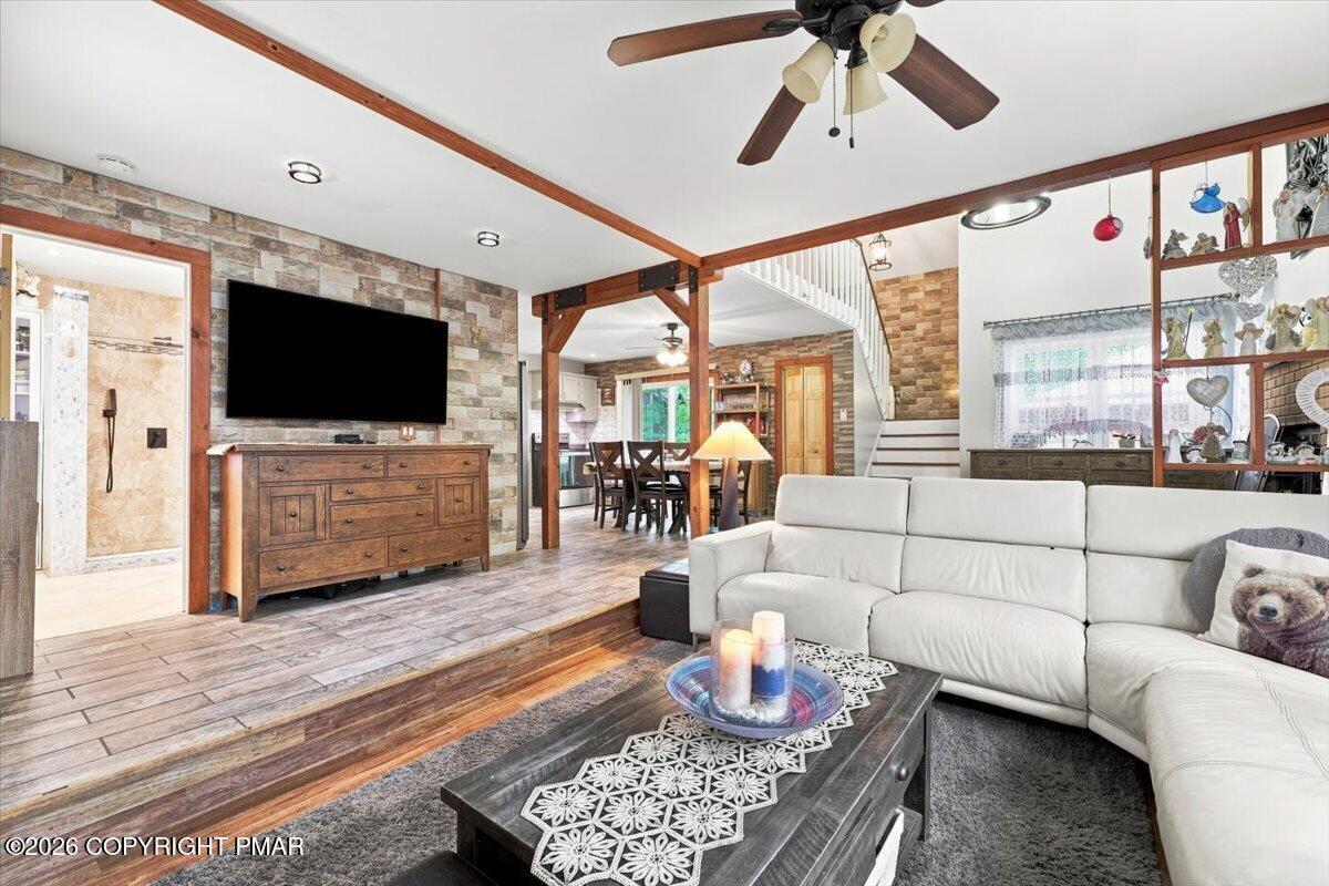 2385 Winding Way