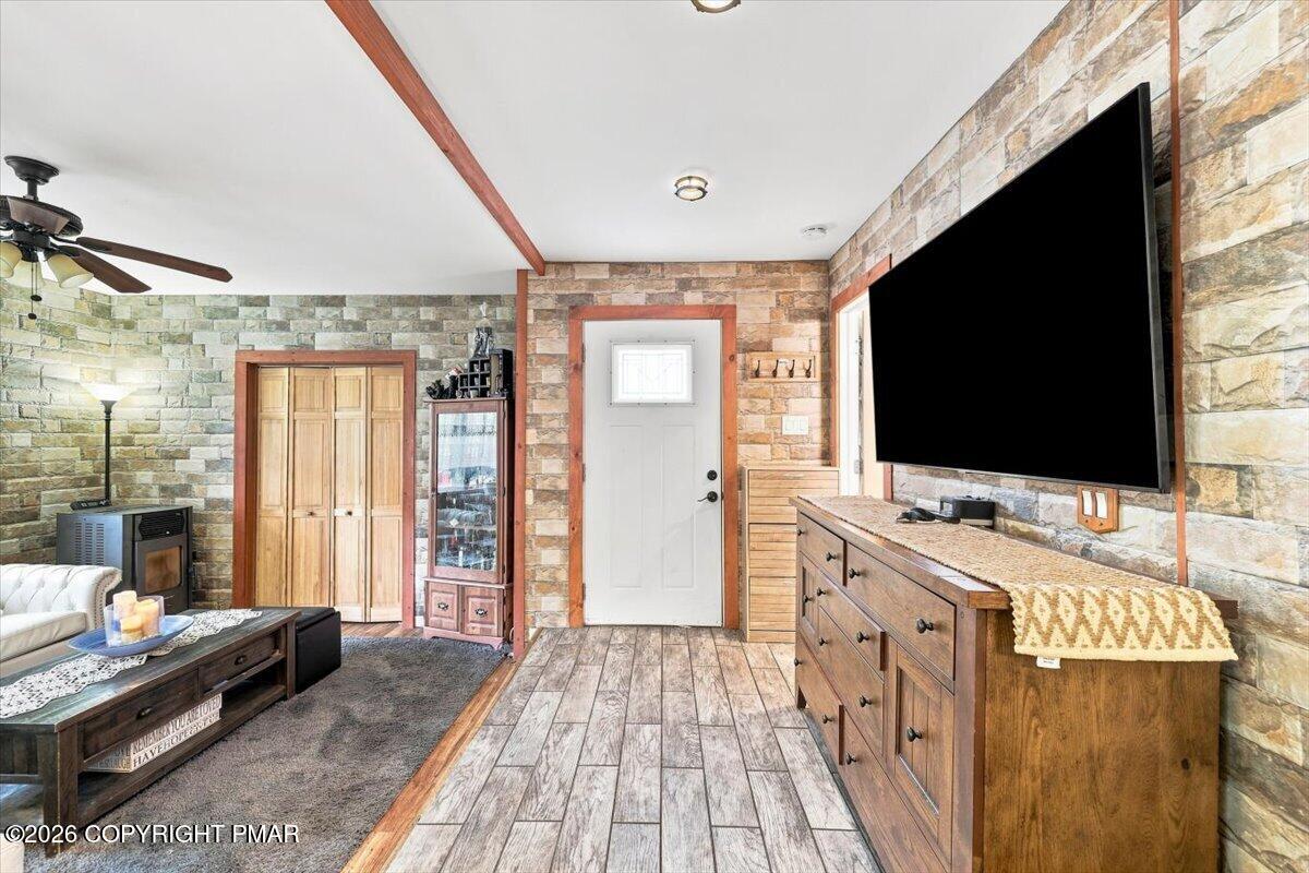 2385 Winding Way