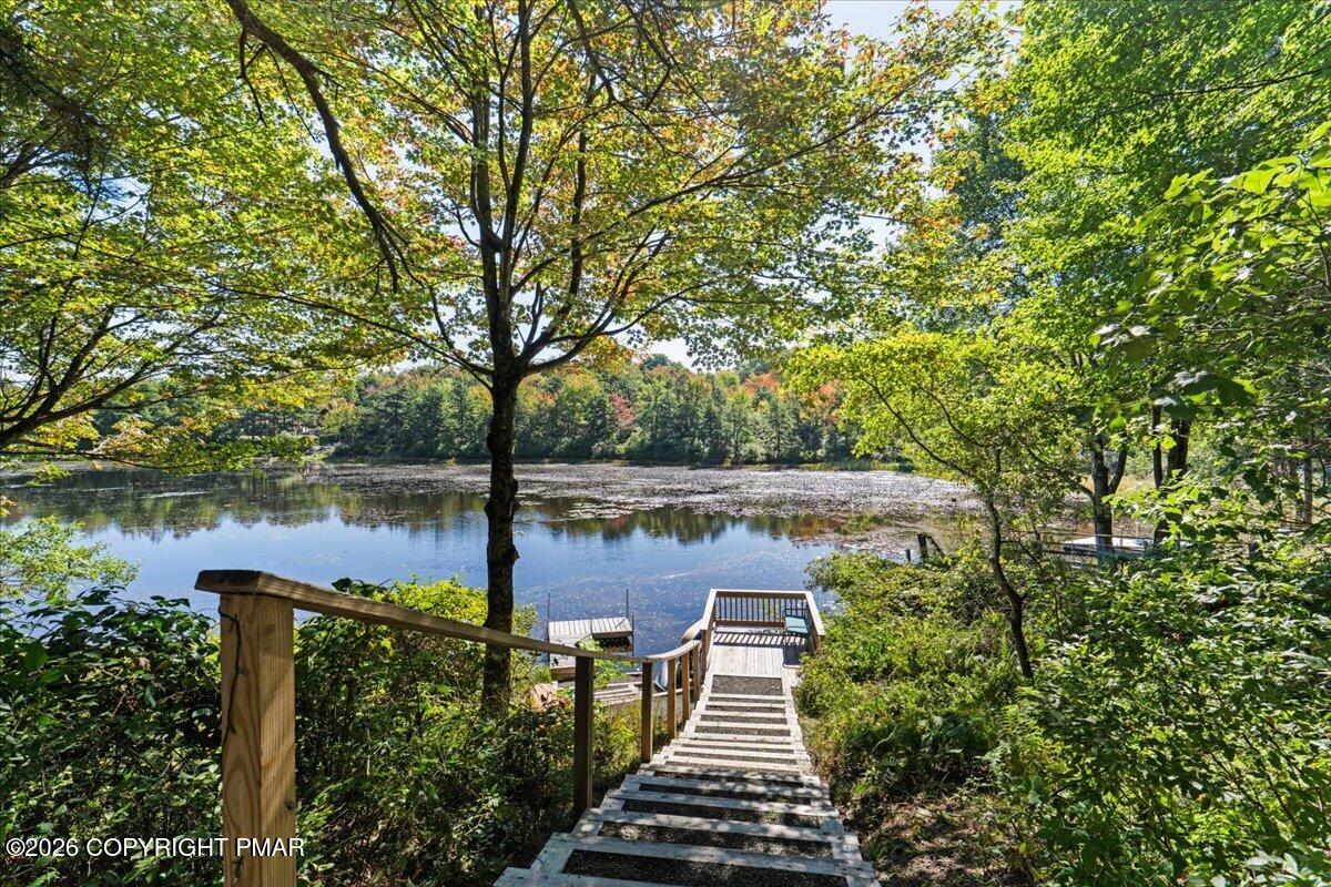 2208 Mohegan Court