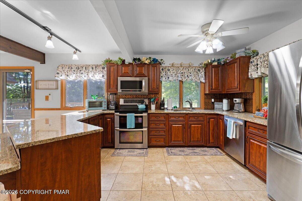 2208 Mohegan Court