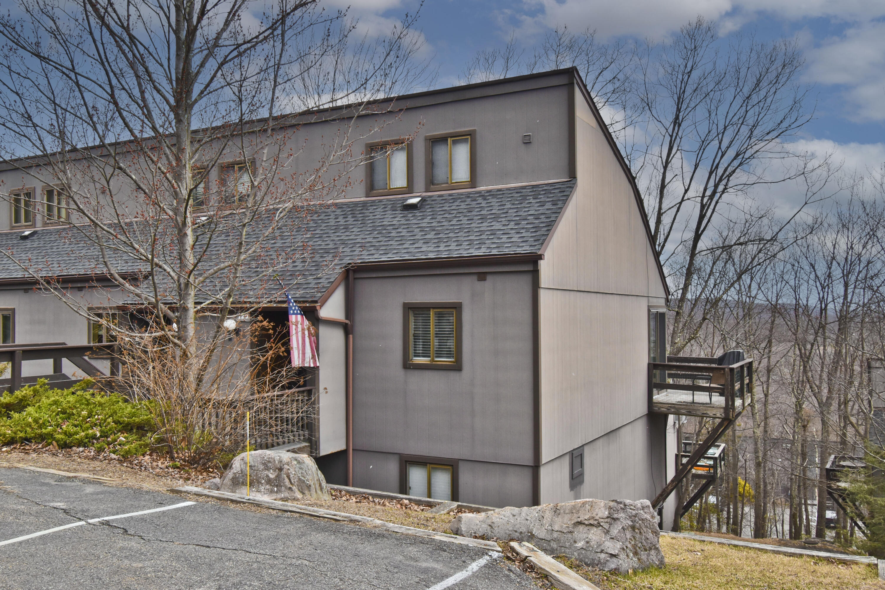 125 Cross Country Lane