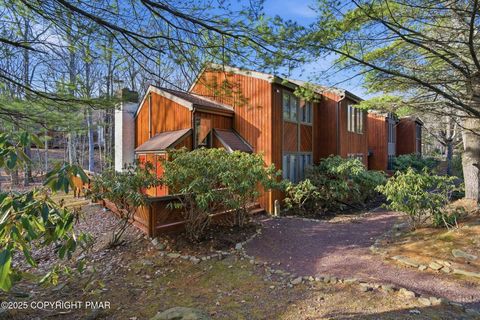 54 Doe Run Lake Harmony PA 18624