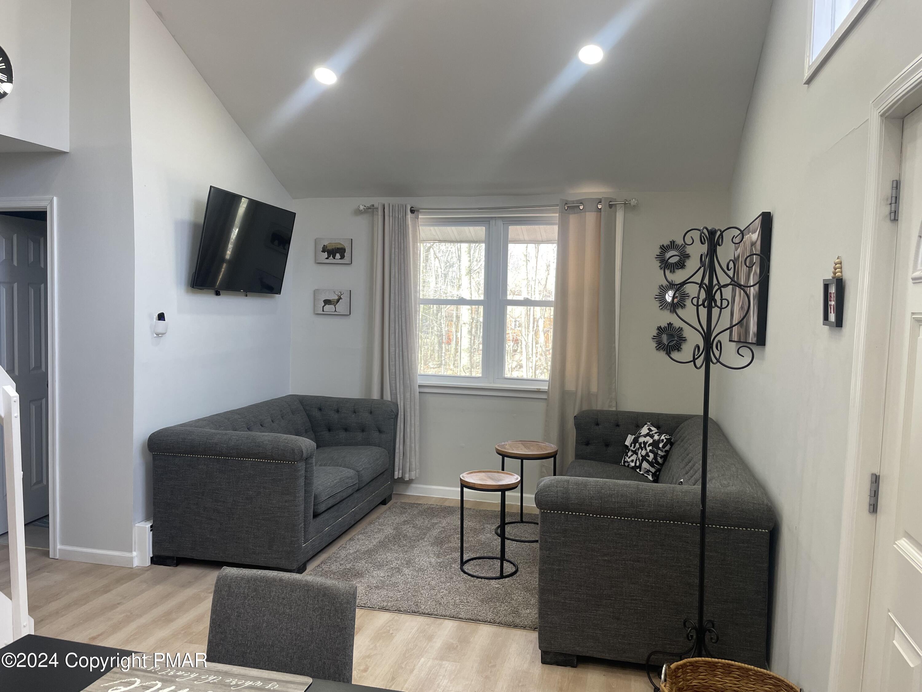 3223 Carobeth Drive, Tobyhanna, Pennsylvania image 2