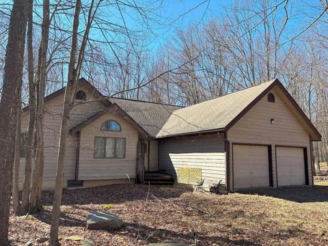 34 S Lehigh River Drive S Clifton Township PA 18424
